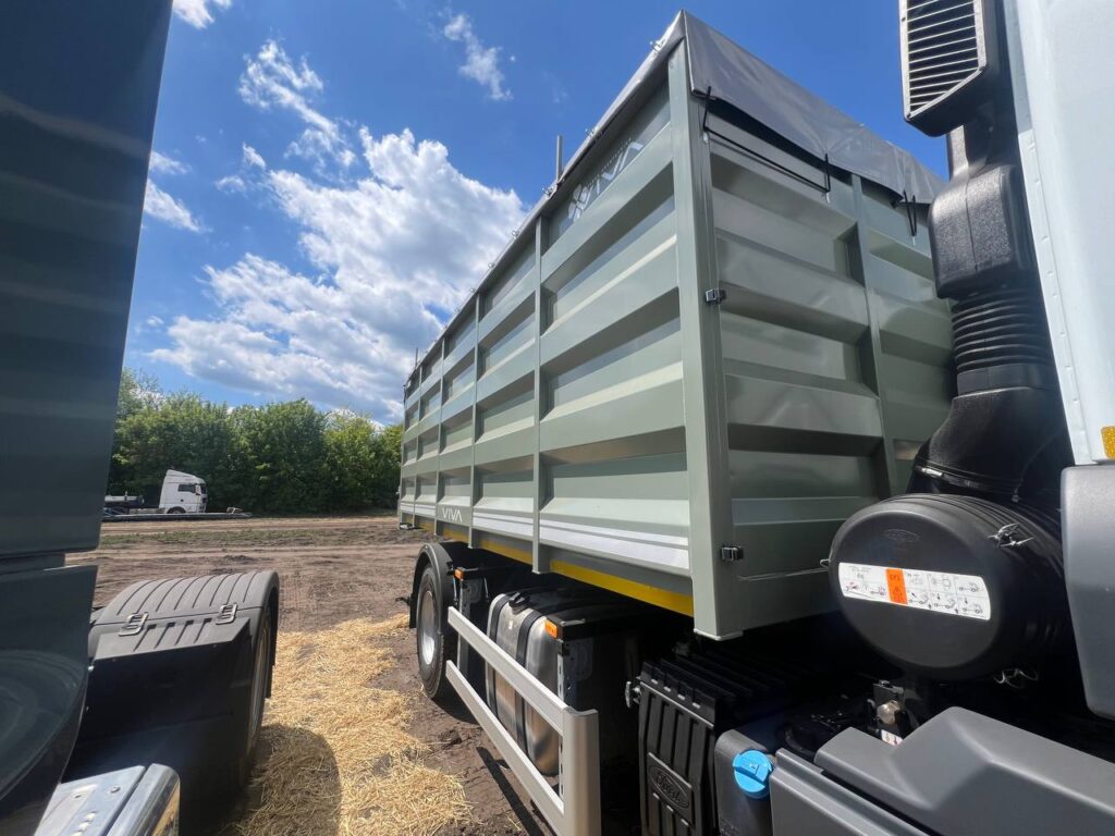 FORD TRUCKS 1833D DC 2