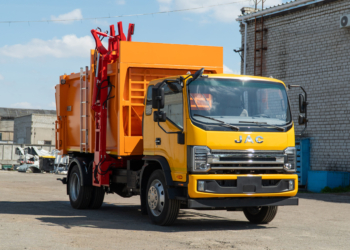 Сміттєвоз бокового завантаження ВЛІВ МІНІ Б 10-12 JC N120