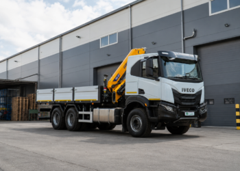 Бортовий автомобіль ВВ К IVECO AT380T 6х4