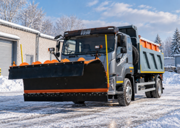 Автомобіль для зимового утримання доріг МД 1904
